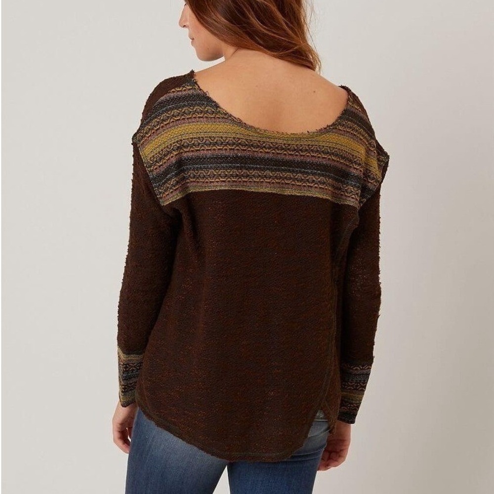 Gimmicks by BKE Womens Brown Textured Knit Southwestern Pattern Split Back Top